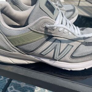 New balance 990 V5 sneakers men’s size 9.5